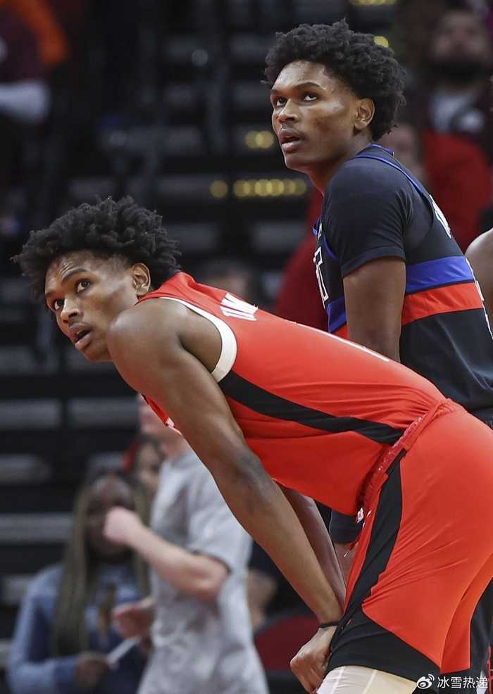 NBA历史首对亿元兄弟！奥萨尔5年1.55亿续约 阿门5年2.08亿续约